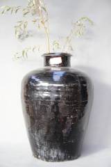 黑瓷大瓶